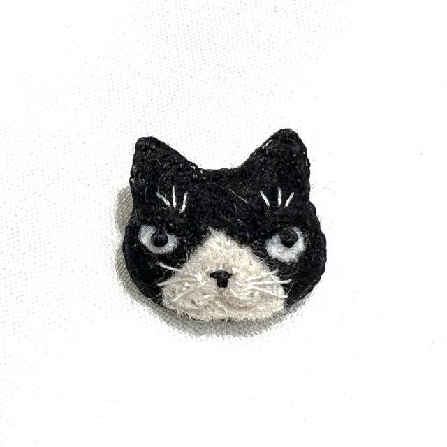 フェルトの猫ブローチ【極小2cm】 白黒ハチワレ猫 ｜DoudouMimi ⑩