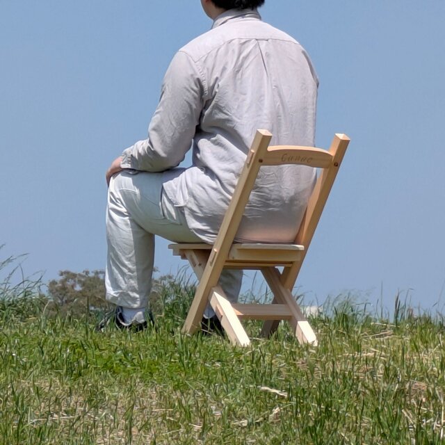 手彫り名入れ無料】ヒノキ木製折りたたみ椅子｜大人になっても使える