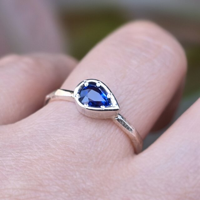 ブルーサファイア しずく0.67ct 彫留め シルバーSV925リング | iichi