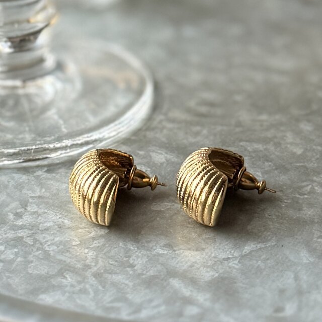 PM70-【 Monet 】モネ・ヴィンテージピアス 1980〜90's Gold Tone Half
