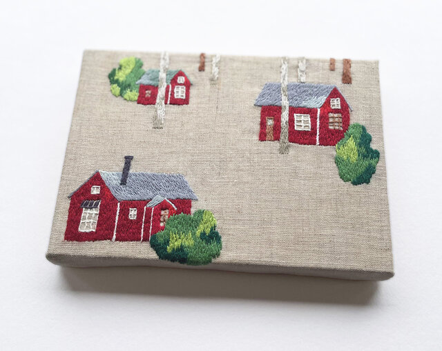 刺繍ファブリックパネル「北欧の赤い家」＊送料無料 | iichi 日々の