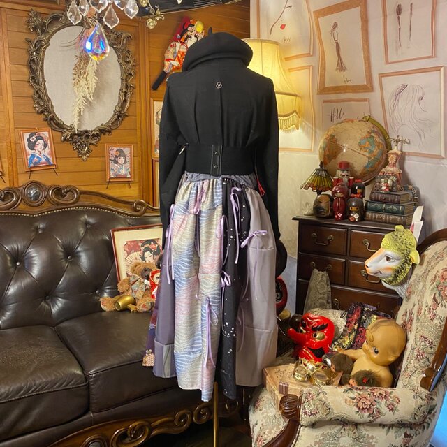 和洋折衷リメイク 着物 コラージュ パッチワーク ドッキング 切り替え レトロ 古着 ハンドメイド 黒絵羽織とパープル系に花柄や伝統模様 0-104 和洋折衷リメイク 着物 コラージュ ドッキング パッチワーク 切り替え
