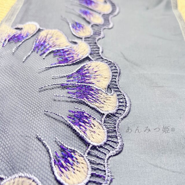手刺繍の半襟　紫織庵 洗える刺繍半衿 紫苑 | iichi 日々の暮らしを心地よくするハンドメイド