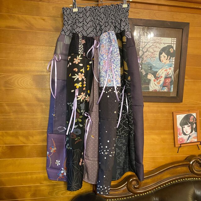 和洋折衷リメイク 着物 コラージュ パッチワーク ドッキング 切り替え レトロ 古着 ハンドメイド 黒絵羽織とパープル系に花柄や伝統模様 0-104 和洋折衷リメイク 着物 コラージュ パッチワーク ドッキング 切り替え