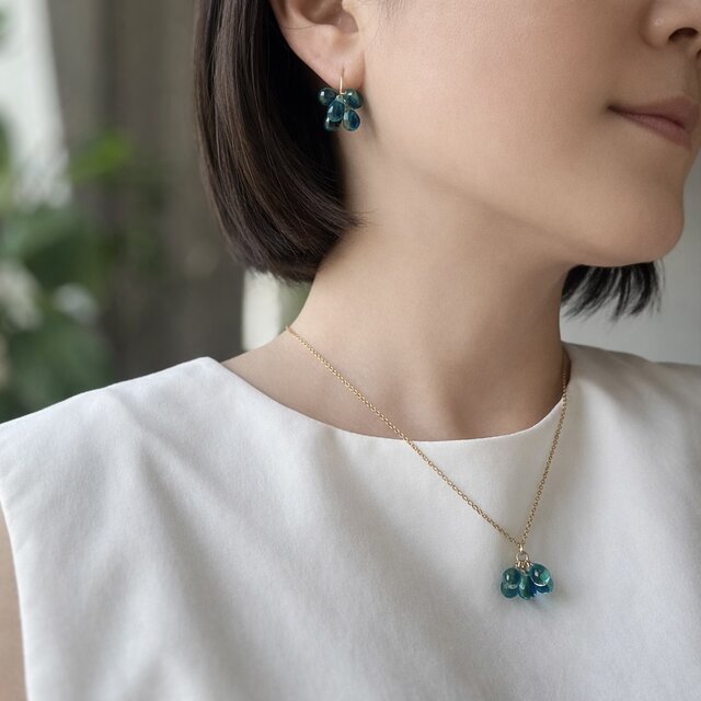 紫陽花色チェコガラス ピアス／イヤリング＆ネックレスセット 小ぶり