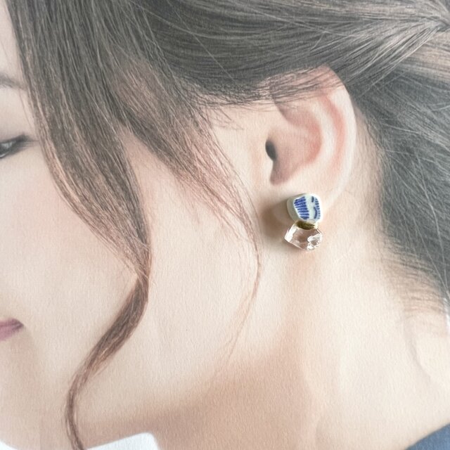 金継ぎピアス｜シー陶器とクリアクォーツの一点物｜光をまとう | iichi 