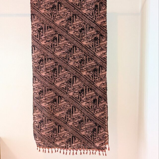 【新品】Giorgio Armani 幾何学模様　100%シルクストール 新品】Giorgio Armani 幾何学模様 100%シルクストール 新品】Giorgio