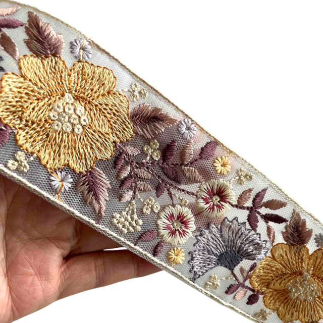 インド刺繍リボン50cm切り売り フラワー チュール ペールブルー地 5.7