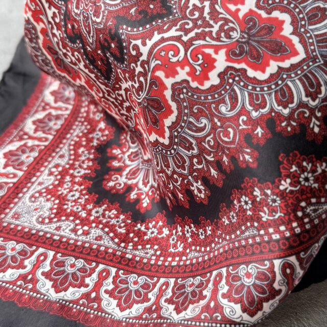 SC33-ヴィンテージスカーフ U.S.A. Black & Red Silk Paisley Pattern