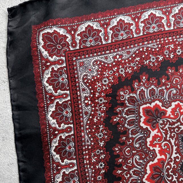 SC33-ヴィンテージスカーフ U.S.A. Black & Red Silk Paisley Pattern