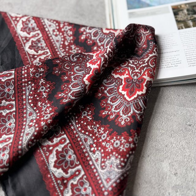 【正規品】CREED クリードロイヤルウード、オマケ：シルクスカーフ SC33-ヴィンテージスカーフ U.S.A. Black & Red Silk Paisley Pattern