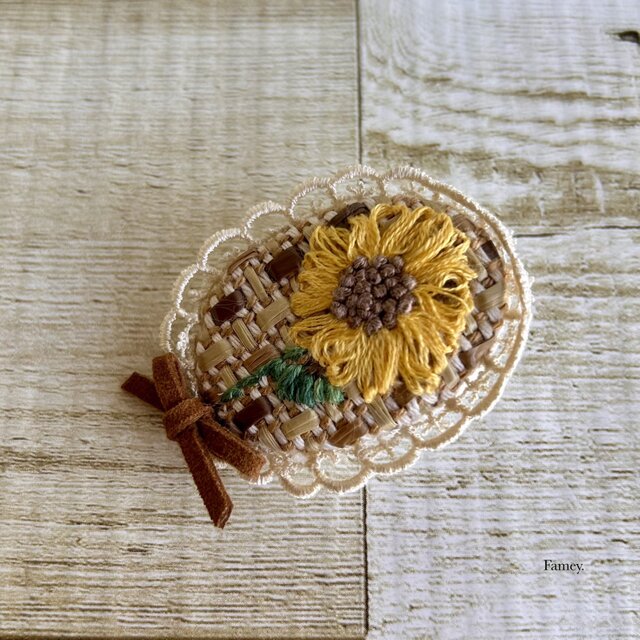 大人かわいい手刺繍ひまわりブローチ 京染 スエードリボン レース 夏