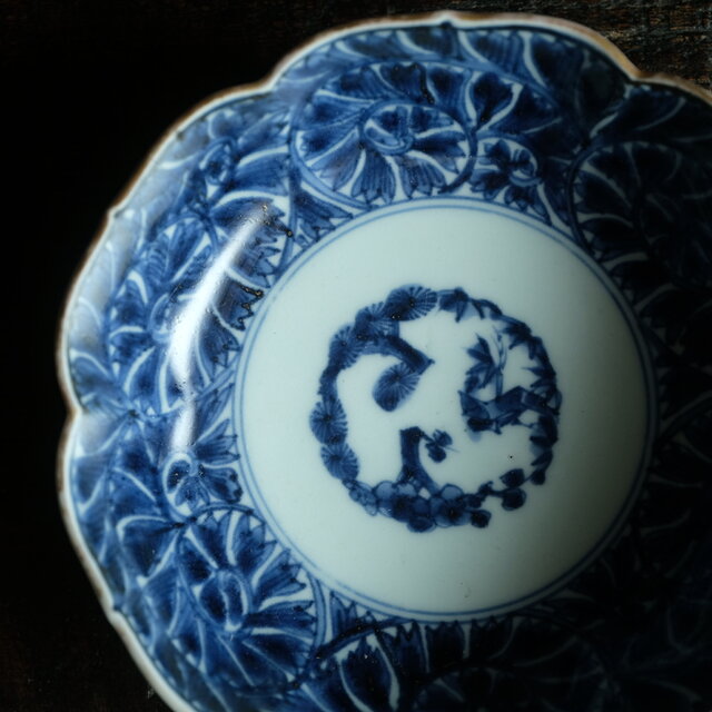 リーフ尽くし◇花形で素敵。成化年製 伊万里 染付金彩膾皿 骨董
