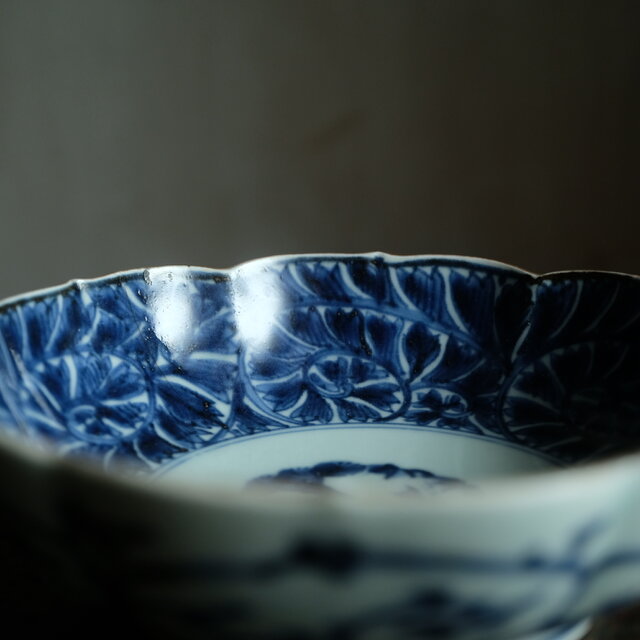 リーフ尽くし◇花形で素敵。成化年製 伊万里 染付金彩膾皿 骨董