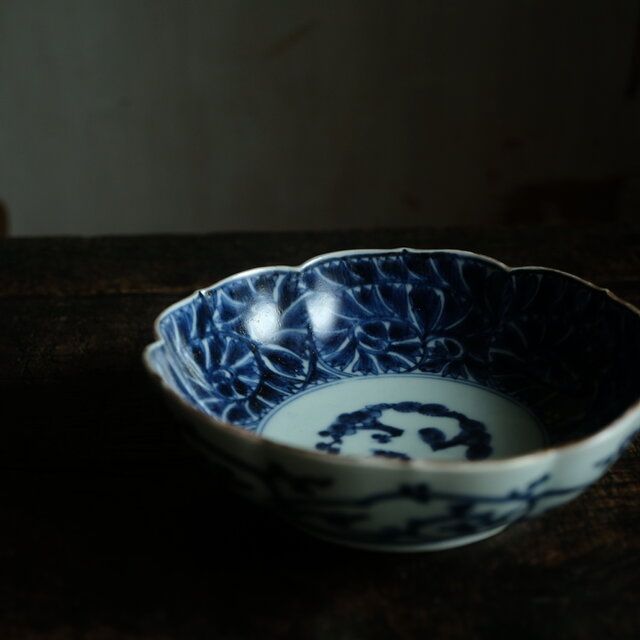 リーフ尽くし◇花形で素敵。成化年製 伊万里 染付金彩膾皿 骨董