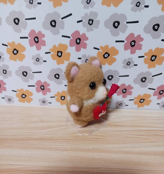 羊毛フェルトお母さんカーネーションどうぞ ハムスター | iichi 日々の