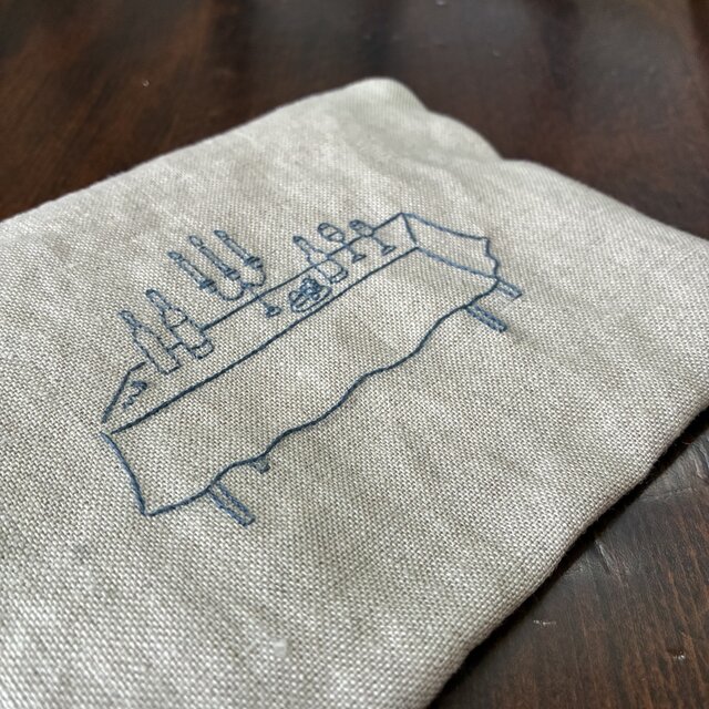 リネンの手刺繍ポーチ | iichi 日々の暮らしを心地よくする