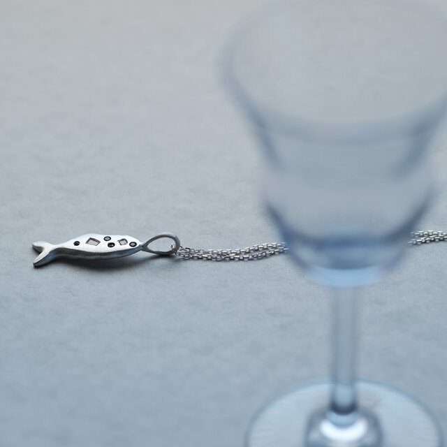 艶消し 魚 ネックレス シルバー925 石付き フィッシュ モチーフ