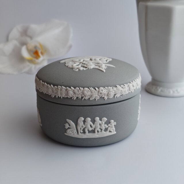 WEDGWOOD ｜ Jasperware ｜ ウエッジウッド ジャスパー グレー ボンボ