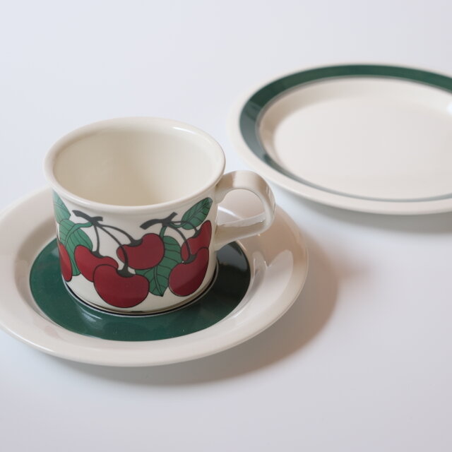 【Ribuさま】arabia ❀ クッキア kukkia 17cm プレート e ARABIA Kirsikka plate アラビア キルシッカ 17cmプレート | iichi