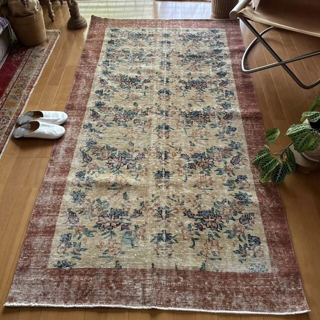 107×205柔らかベージュ ボタニカル シャビー トルコヴィンテージラグ