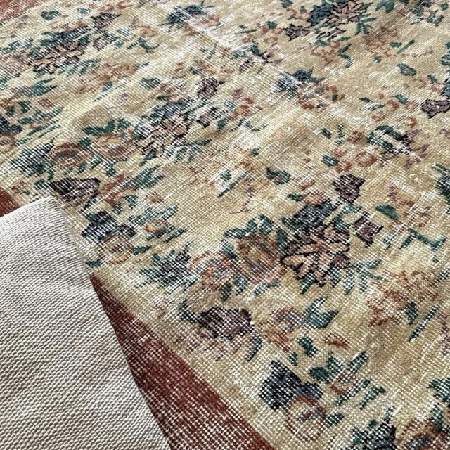 107×205柔らかベージュ ボタニカル シャビー トルコヴィンテージラグ