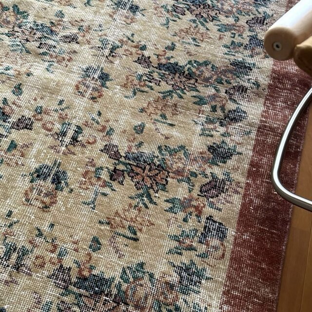 107×205柔らかベージュ ボタニカル シャビー トルコヴィンテージラグ