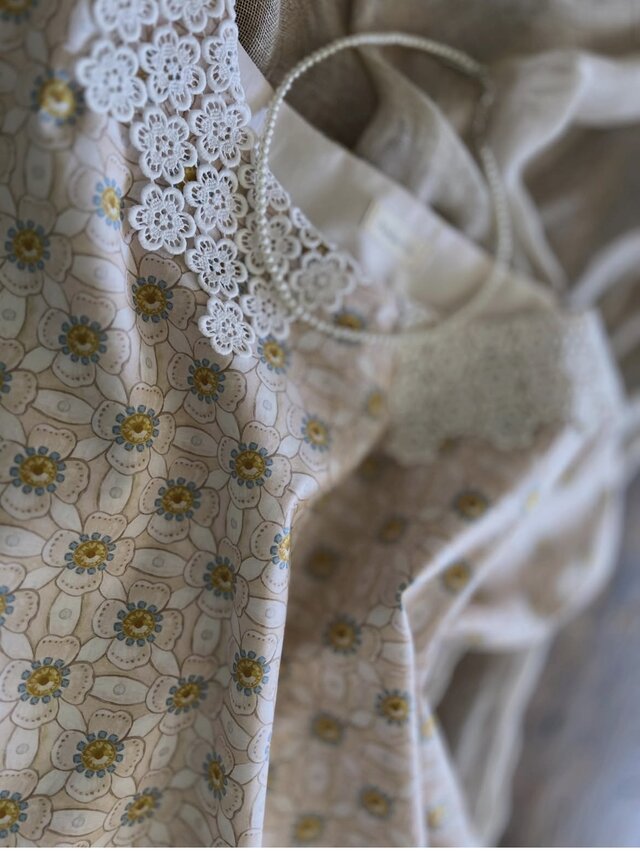 ♡即発送♡ Liberty：Royal Jewelフレンチスリーブブラウス | iichi 