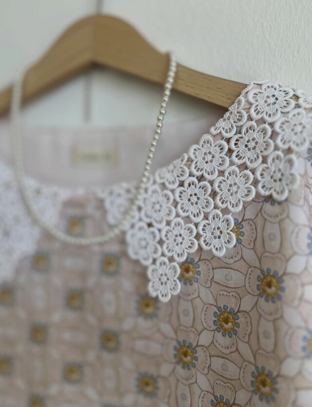 ♡即発送♡ Liberty：Royal Jewelフレンチスリーブブラウス | iichi 