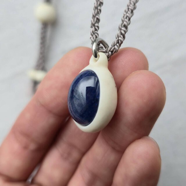 鹿の角 ブルーサファイアのペンダント | iichi 日々の暮らしを心地よく 