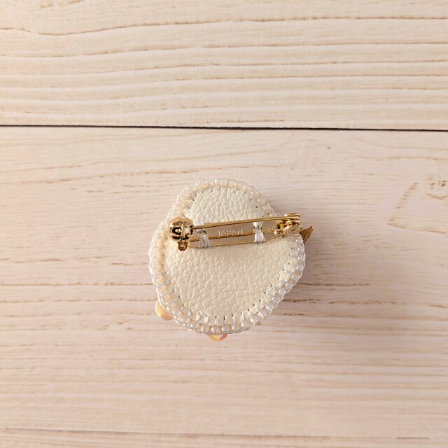 上品パールの小ぶりなビーズ刺繍ブローチ（K1248) | iichi 日々の