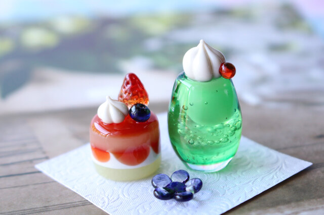ガラスのクリームソーダとケーキセット☆ガラスのミニチュア喫茶店