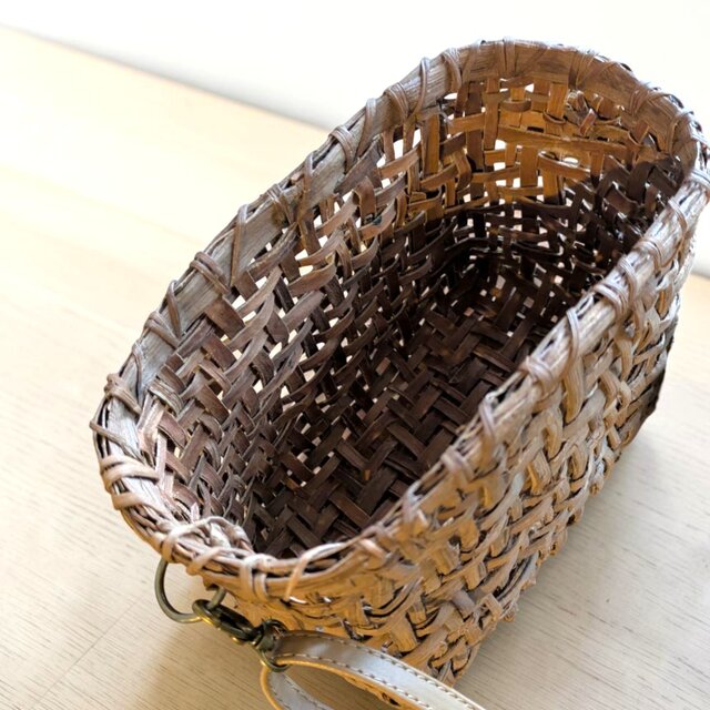 希少素材・山葡萄の蔓かごショルダー 花柄と無地が楽しめるリバーシブル巾着セット 国内送料無料】希少素材・山葡萄の蔓かごショルダー 花柄と無地が