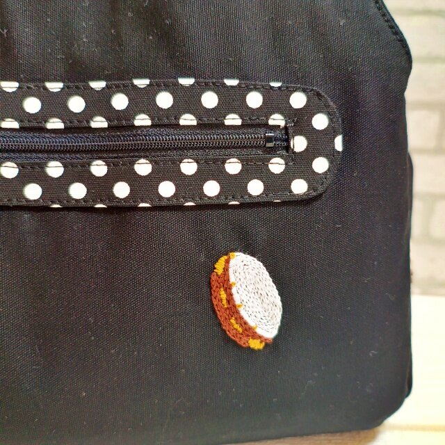 手刺繍☆楽器☆あおりがま口バッグ | iichi 日々の暮らしを心地よく