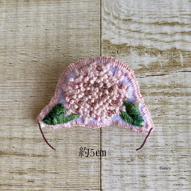 手刺繍】大人かわいい手刺繍あじさいブローチ ビーズ パールビーズ