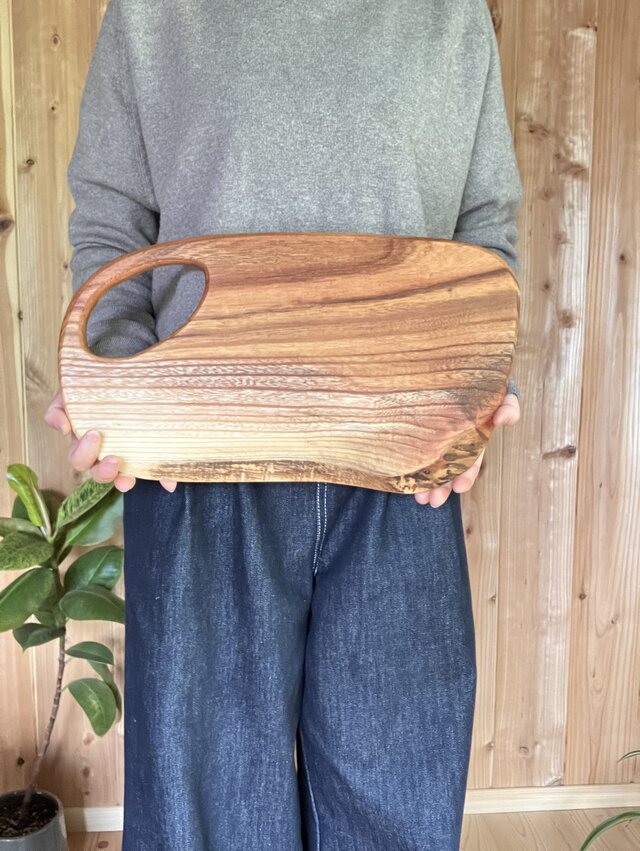 ケヤキのカッティングボード 35cm｜片耳仕上げ｜オイル仕上げ【b1254