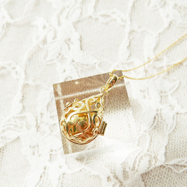 翡翠　金メッキ　ペンダントヘッド ☆純金加工☆ロケットペンダント［ヒスイ・翡翠玉入り］中身が見える