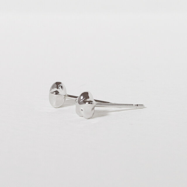プラチナ 4mm 星ピアス スタッドピアス Pt900 PT 可愛い ピアス スター