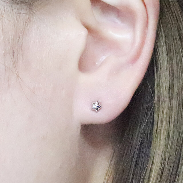 プラチナ 4mm 星ピアス スタッドピアス Pt900 PT 可愛い ピアス スター