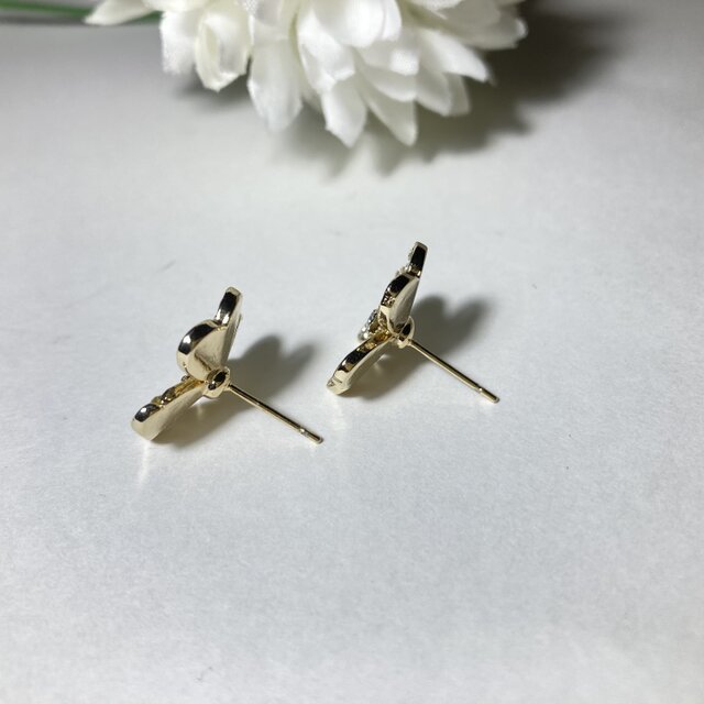 高品質 三つ葉 クローバー フラワー デザイン スタッド ピアス 1点限り
