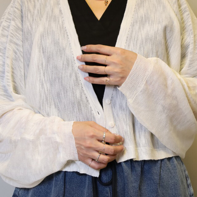 数量限定新作】さっと羽織れるボタンつきリネン100％薄手ニット
