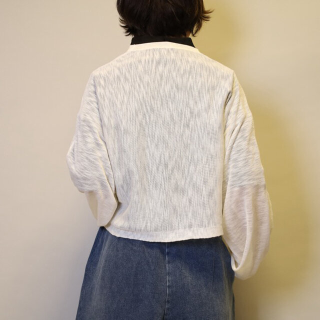 数量限定新作】さっと羽織れるボタンつきリネン100％薄手ニット