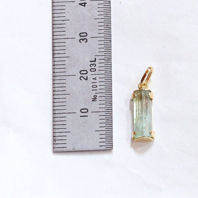 K18YG アクアマリン原石ペンダントトップ 1.43ct | iichi 日々の暮らし