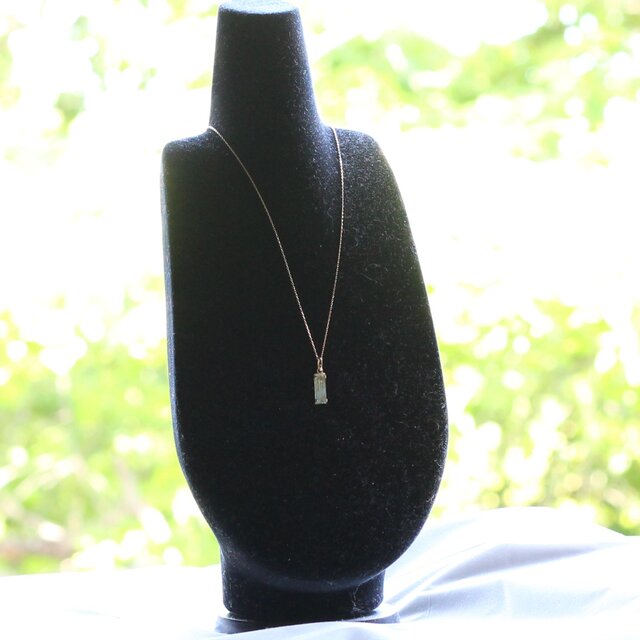 ペンダントトップ　アクアマリン　K18 K18YG アクアマリン原石ペンダントトップ 1.43ct | iichi 日々の暮らし