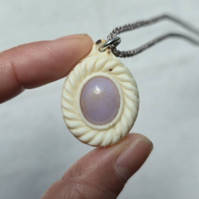 鹿の角 ラベンダー翡翠のペンダント | iichi 日々の暮らしを心地よく