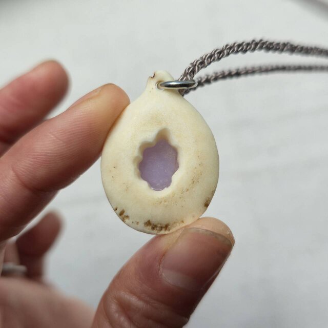 鹿の角 ラベンダー翡翠のペンダント | iichi 日々の暮らしを心地よく