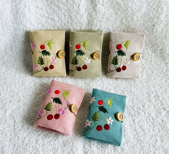 pink-kappa 手刺繍作家 I tried embroidering a little flower from