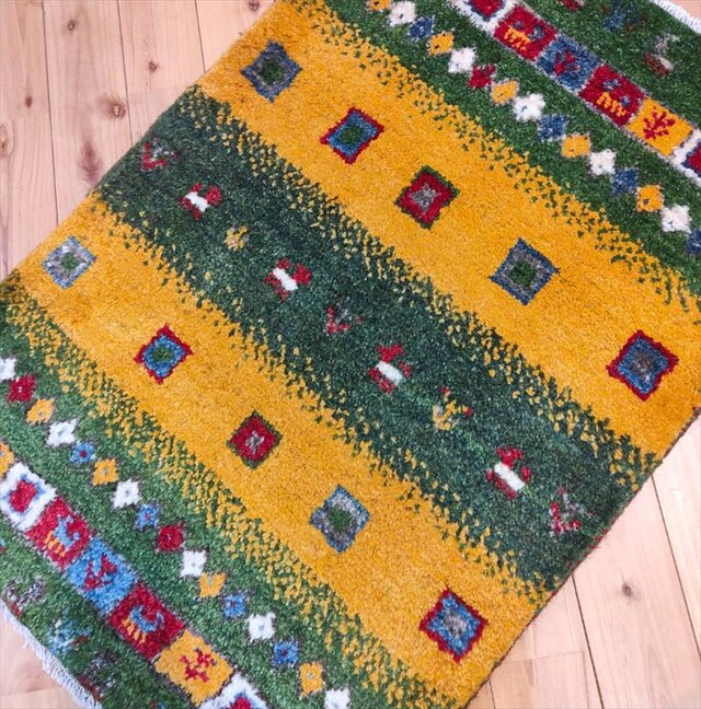 ペルシャ ギャッベ 玄関マット ラグ 87x60cm 黄金色 緑色 ヤギ 羊 生命
