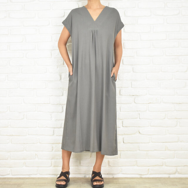 美品 イレーヴ リネン半袖ワンピース Vネック グレー 麻100% ロング 新色追加 暑い夏にぴったり！涼しげなリネン素材のシンプルなVネック