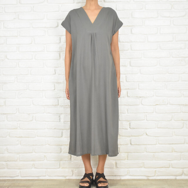 美品 イレーヴ リネン半袖ワンピース Vネック グレー 麻100% ロング 新色追加 暑い夏にぴったり！涼しげなリネン素材のシンプルなVネック